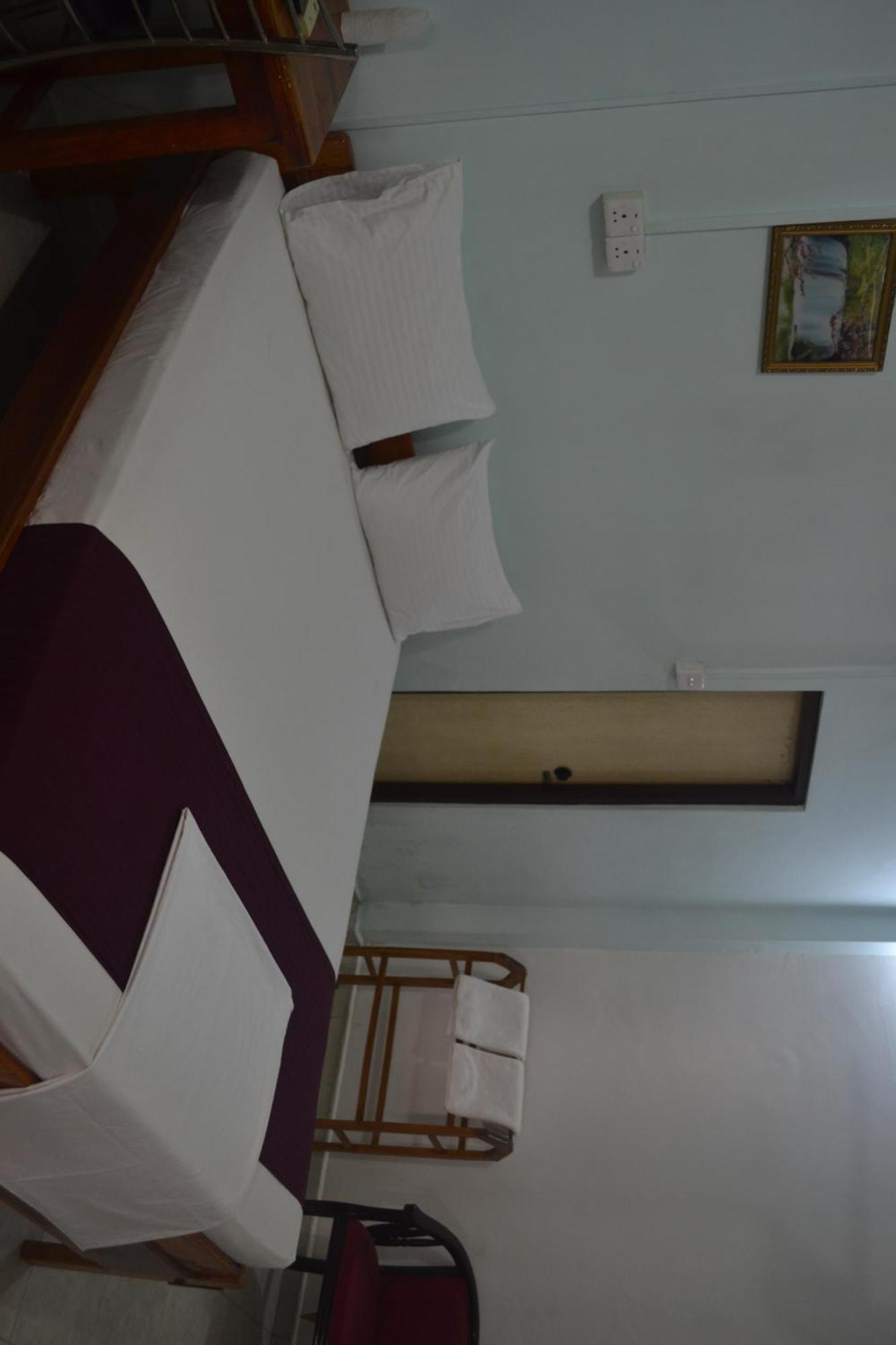 Gnaanams Hotel And Restaurant Jaffna Extérieur photo