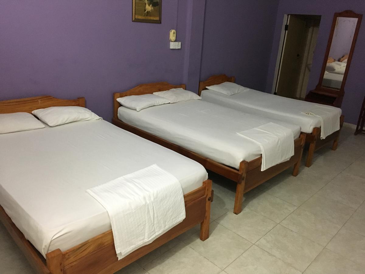 Gnaanams Hotel And Restaurant Jaffna Extérieur photo