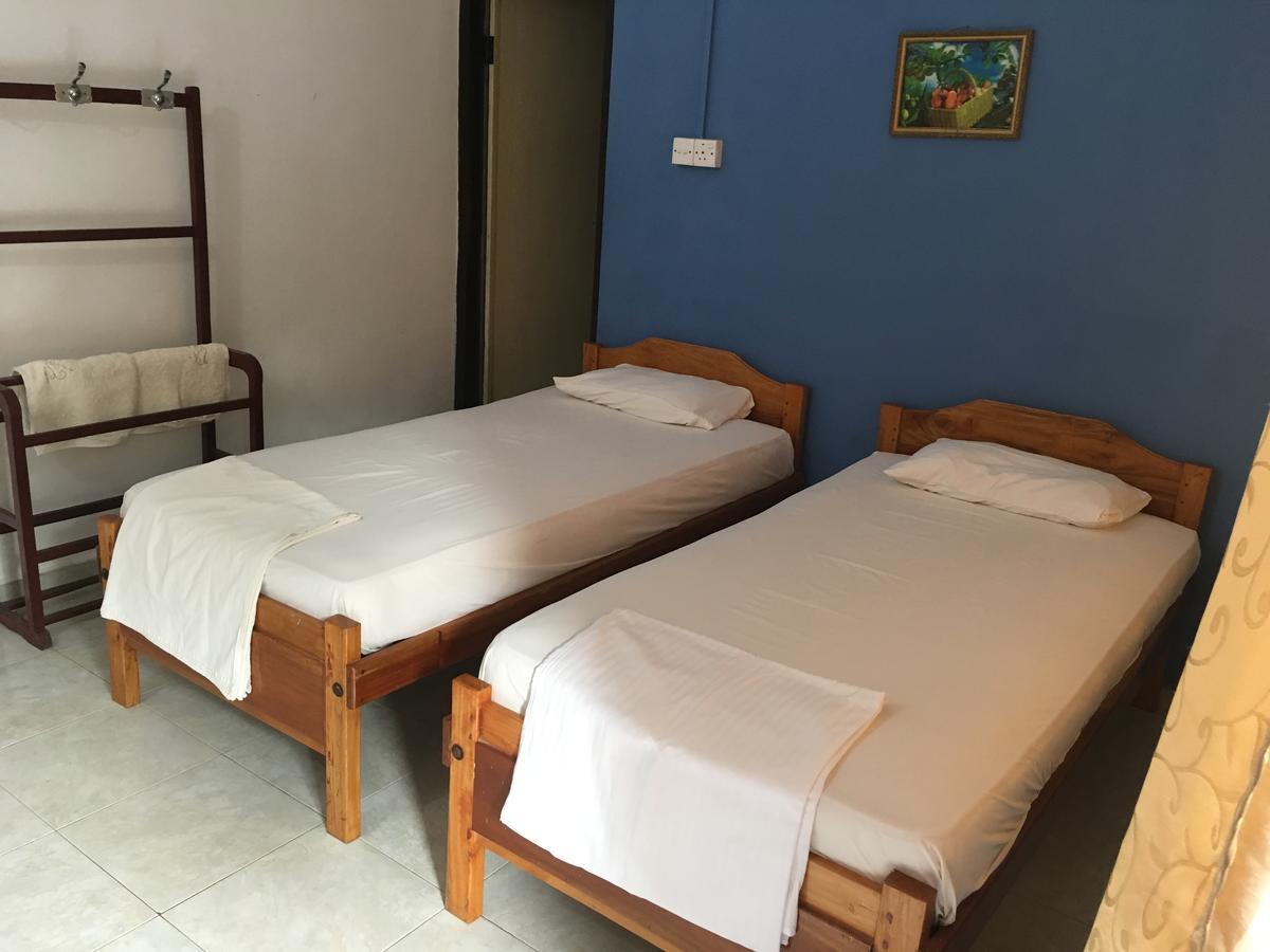 Gnaanams Hotel And Restaurant Jaffna Extérieur photo