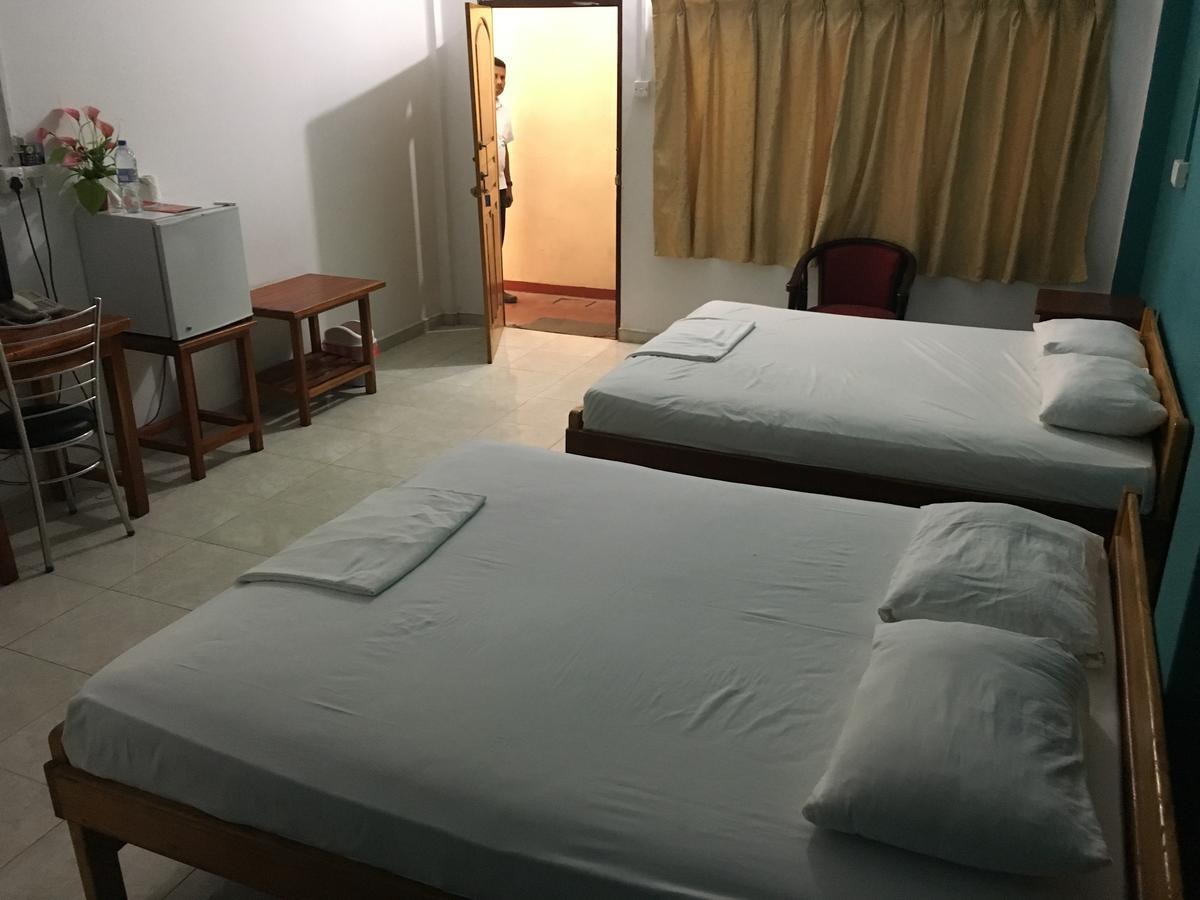 Gnaanams Hotel And Restaurant Jaffna Extérieur photo