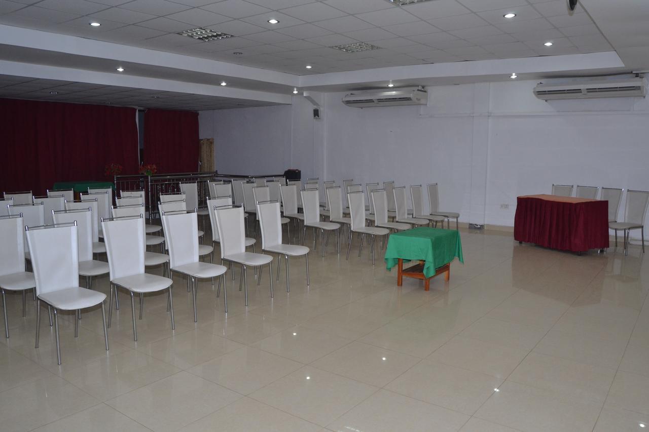 Gnaanams Hotel And Restaurant Jaffna Extérieur photo