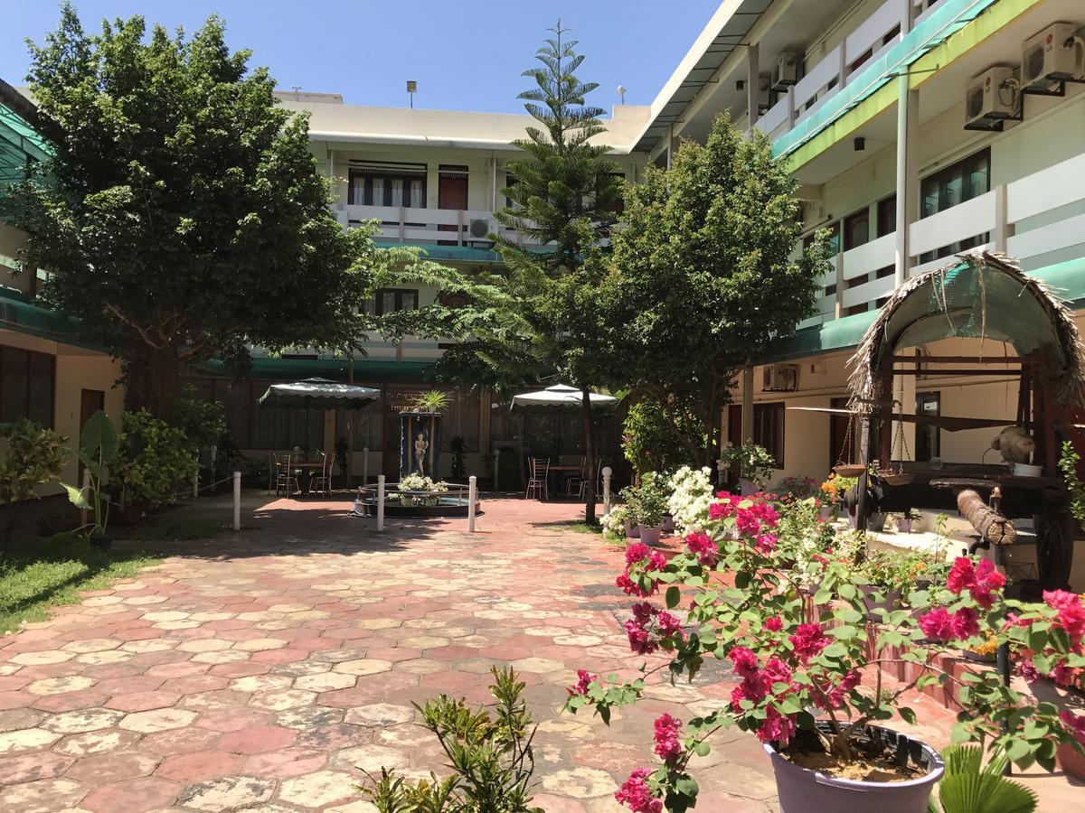 Gnaanams Hotel And Restaurant Jaffna Extérieur photo