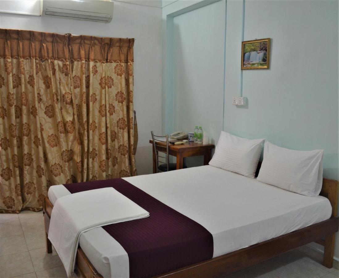 Gnaanams Hotel And Restaurant Jaffna Extérieur photo
